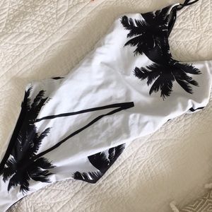 NWOT - Cupshe Palm Tree One-piece